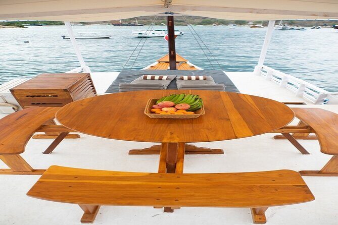 3Days Komodo Tour By Private Boat for 4 pax - Day 2: Padar hike views, Pink Beach swim, Manta Point snorkeling