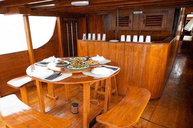3Days Komodo Tour By Private Boat for 4 pax - What it’s like on board: comfort, meals, and your daily rhythm