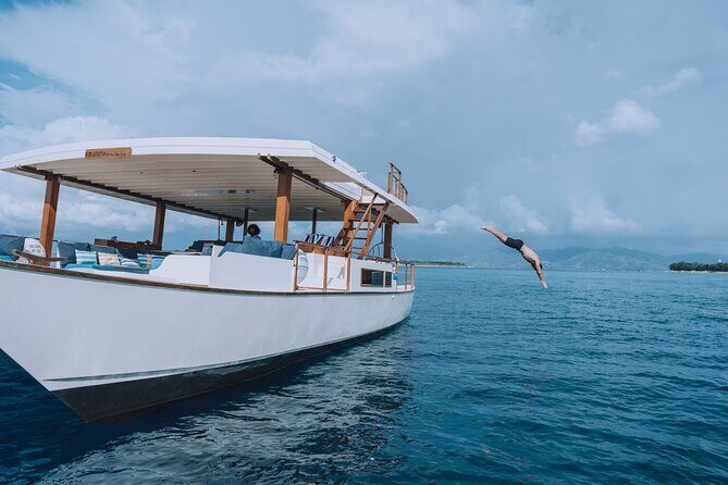 4-in-1 • Gili Islands Half-day Snorkel & Lunch Catamaran Tour - Stop at Gili Trawangan: Underwater Statues First