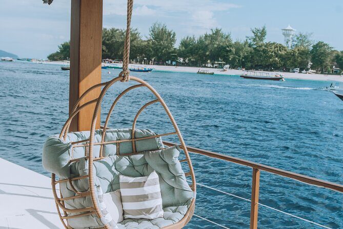 4-in-1 • Gili Islands Half-day Snorkel & Lunch Catamaran Tour - Gili Air: Turtle City Meets the Best Part of the Morning
