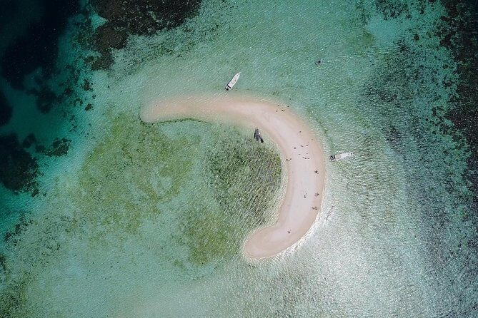 A Day to Komodo Island - Kanawa Island: a relaxed reef break before you go