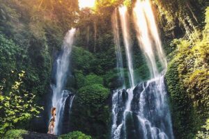 All Inclusive Sekumpul Waterfall Trekking , Handara Gate & Temple - Handara Iconic Gate: how to use your 30 minutes well