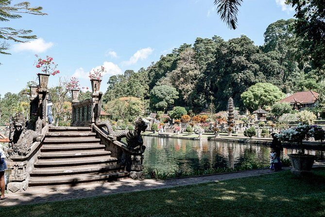 Amazing Private Tour: Lempuyang temple, Tirta gangga, Tukad cepung waterfall - What to expect from your driver and how to get the most out of it