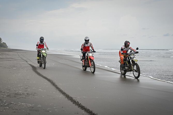 Bali Dirt Bike Adventure - Stop near Mount Agung: forest trails and that close volcano feeling