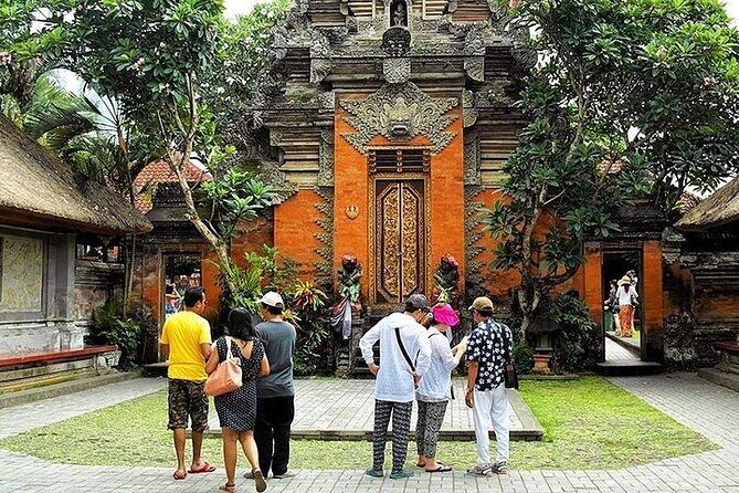 Bali Holy Bathing Ritual and Ubud Highlights tour - Ubud Palace and the Traditional Art Market: Culture in the Center