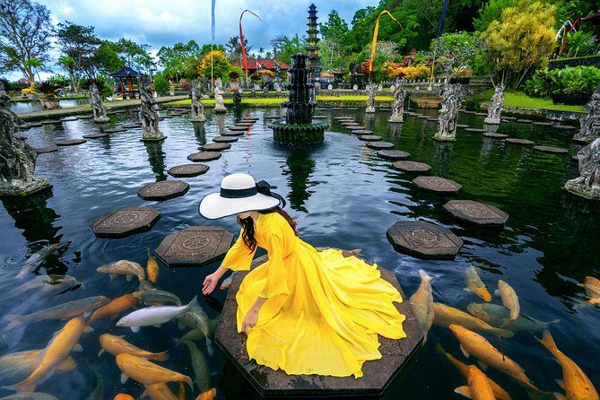 Bali Instagram: Gate of Heaven Temple Tour - Lunch with Agung views at Mahagiri Panoramic Resort