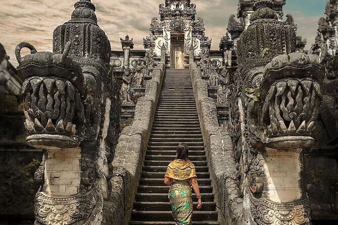 Bali Instagram Tour - All Inclusive - Ristorante Lereng Agung: buffet lunch with Mt. Agung views