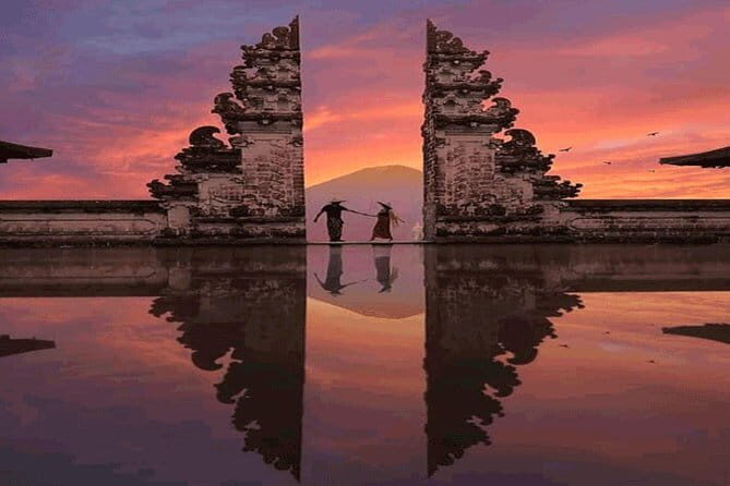 Bali Instagram Tour - DESIGN Your Own Trip - Tukad Cepung Waterfall in Tembuku: Make Room for Wet Steps