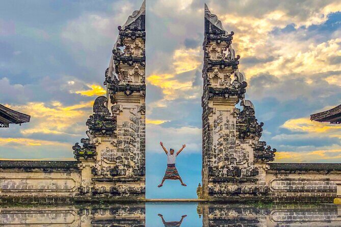 Bali Instagram Tour: Gate of Heaven, Swing and Waterfall Day Tour - Lempuyang Temple: the Gate of Heaven, sarong, and photo angles
