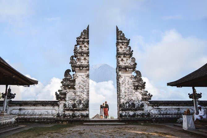 Bali Instagram Tour - Lempuyang Bali Gate of Heaven - Choosing the right vibe: what a great Bali driver does on this route