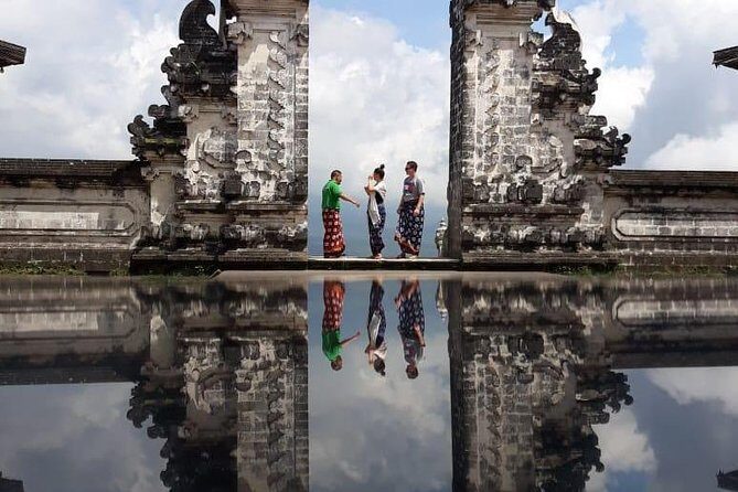 Bali : Instagrams Tour Lempuyang Temple, Tirta Gangga- Tukad Cepung , Tibumana Waterfall - Why the 6:30 am start matters in East Bali