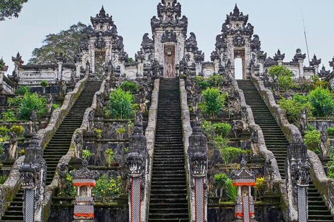 Bali : Instagrams Tour Lempuyang Temple, Tirta Gangga- Tukad Cepung , Tibumana Waterfall - The guide role: what “art historian” should feel like