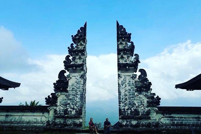 Bali : Instagrams Tour Lempuyang Temple, Tirta Gangga- Tukad Cepung , Tibumana Waterfall - Stop 1: Lempuyang Temple and the Gate of Heaven climb