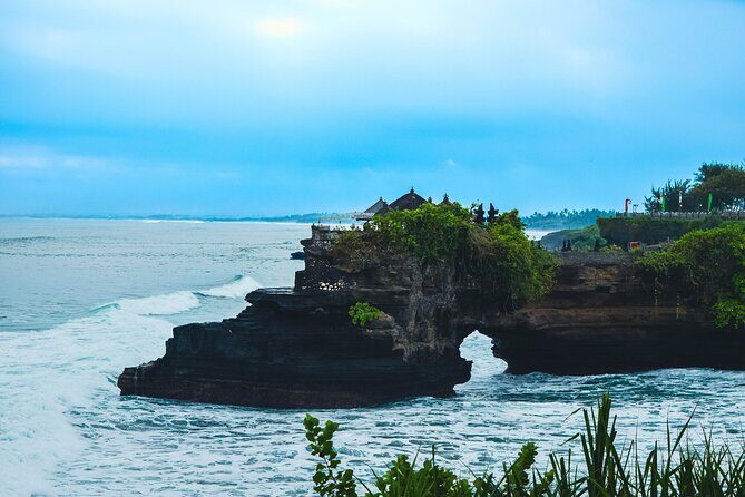 Bali Pura Taman Ayun Temple, Monkey Forest & Tanah Lot Excursion - Tanah Lot: Sunset Temple, Lava Rock Views, and Crowds