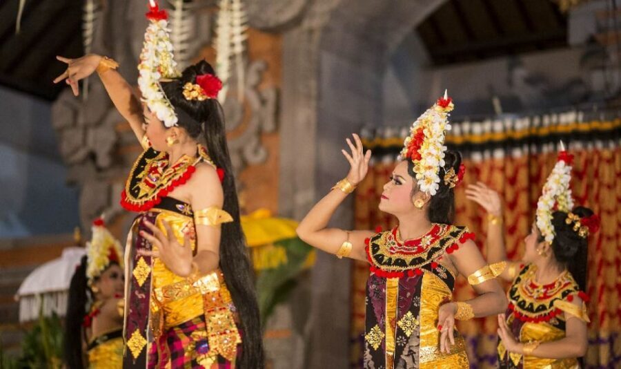 Bali: Ubud Palace Legong Dance Show Ticket - Music and costumes: the part that keeps earning your attention