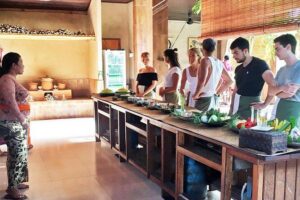 Bali Ubud Paon Cooking Class - Ubud Traditional Art Market: your first lesson is how to shop