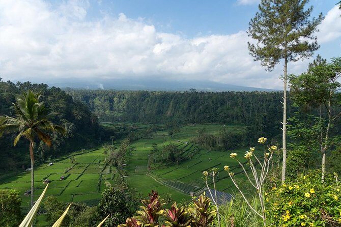 Bali Waterfalls and Temples Tour - Kehen Temple at Bangli Hill: A Hindu Site in a Local Neighborhood Setting