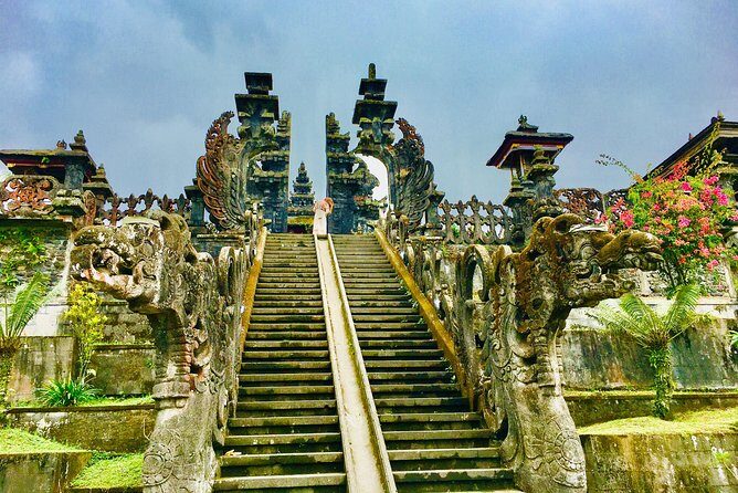Bali Waterfalls and Temples Tour - Lunch at Ristorante Lereng Agung: Valley Views and a Simple Buffet Reset