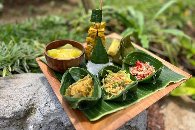 Balinese Authentic Cooking Class in Ubud - A Balinese house visit: family compounds, daily life, and how people live