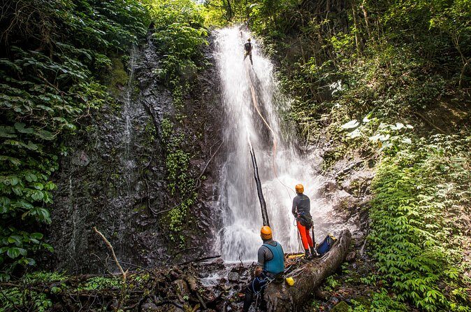 Canyoning Bali, Tamata Canyon (Adventure, discovery, nature) - Food, shower, and the free photos moment