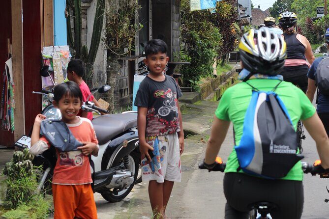 Downhill Cycling Ubud with Volcano, Rice Terrace and Educational - Coffee and tea tasting with real Bali flavors, not a tourist-only stop