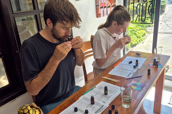 Essence Alchemy Workshop: create self-love blends in Ubud - The opening ritual: oracle cards, meditation, and energy points