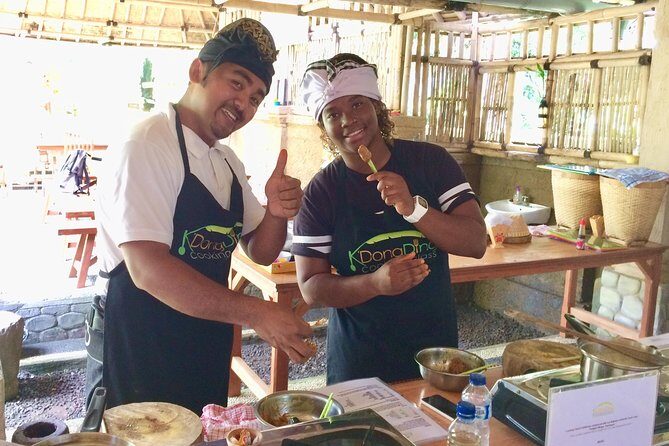 Exclusive Authentic Balinese Cooking Class at Family home - Welcome at the Balinese compound: coffee, cake, and real family life
