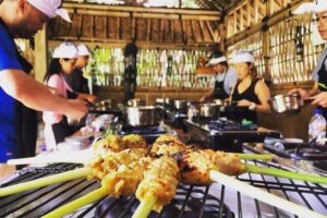 Exclusive Authentic Balinese Cooking Class at Family home - The open kitchen lesson: mastering paste and sauce prep