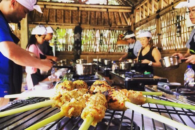 Exclusive Authentic Balinese Cooking Class at Family home - The open kitchen lesson: mastering paste and sauce prep