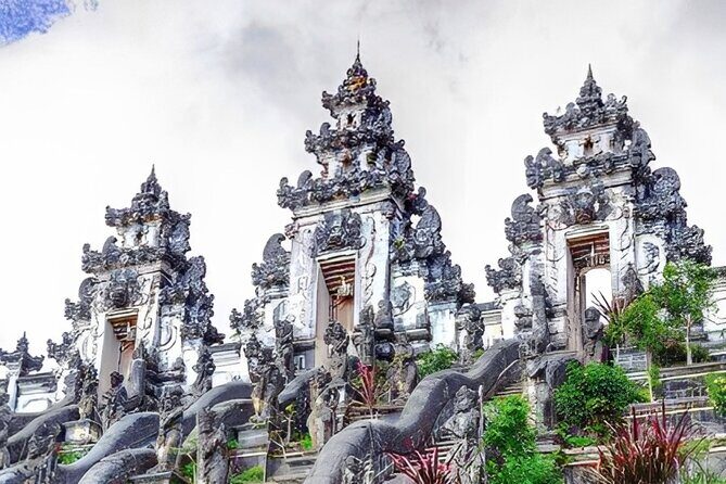 Gates of Heaven Tour: Tirta Gangga - Kanto Lampo Waterfall - Kanto Lampo waterfall: best payoff when you’re ready for the damp