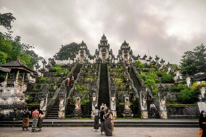 Gates of Heaven Tour: Tirta Gangga - Kanto Lampo Waterfall - Your private car and driver: the real luxury on Bali road time