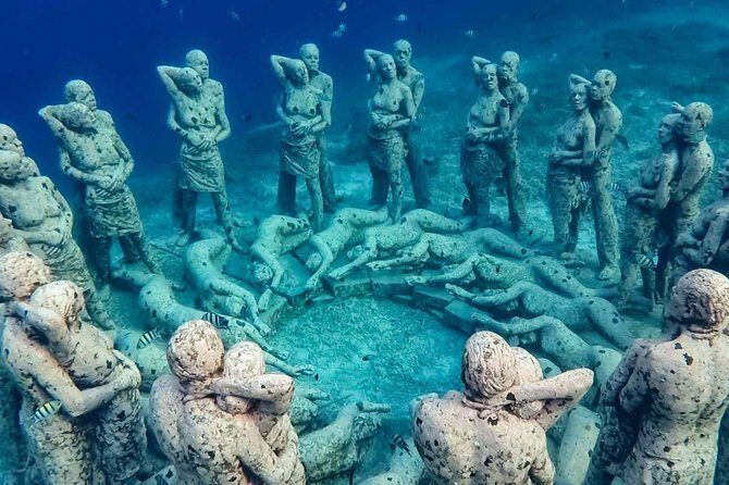 Gili Hai 3 Islands BBQ Cruise - Stop 1: Gili Meno snorkeling over underwater statues