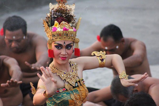Half-Day Tour: Uluwatu Temple and Kecak Fire Dance Show - Sunset Uluwatu Temple: Why the Timing Matters