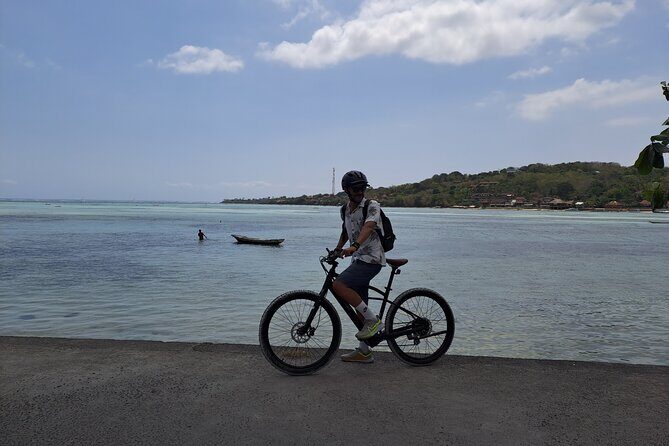Lembongan Electric Bike tour - Stop 2: Gala-Gala Underground House and the surprise of an intact old space