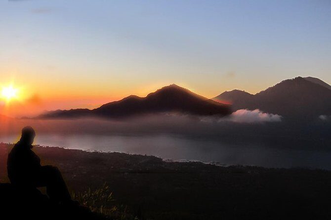 Mount Batur Sunrise Trekking Private All Inclusive - Summit Breakfast and Watching the Horizon Turn On