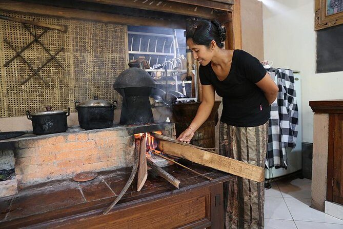 PRIVATE Balinese Cooking Class in Ubud with Dewa with Transfers - Eating with the family: lunch or dinner plus beer