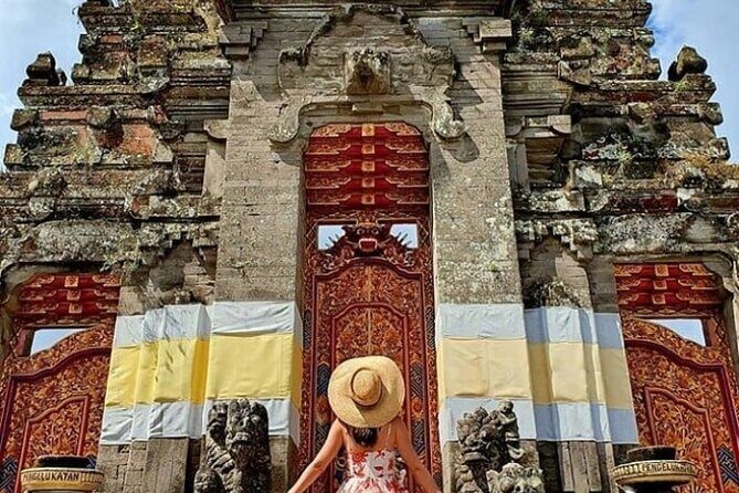 Private tour, discover the beauty of bali - Sacred Monkey Forest Sanctuary in Ubud: temple forest and photo energy