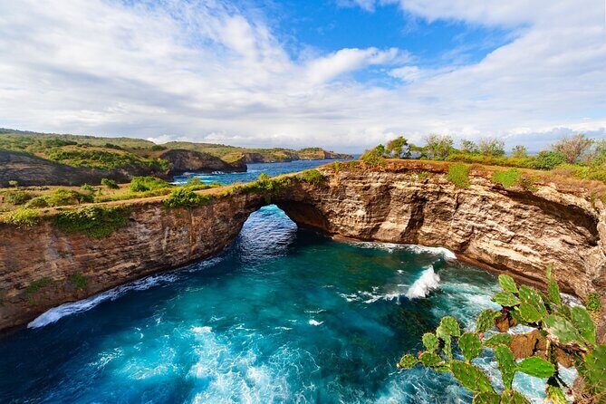 Private Tour in Nusa Penida West Island - Entering Nusa Penida West from Ubud: The Big Picture