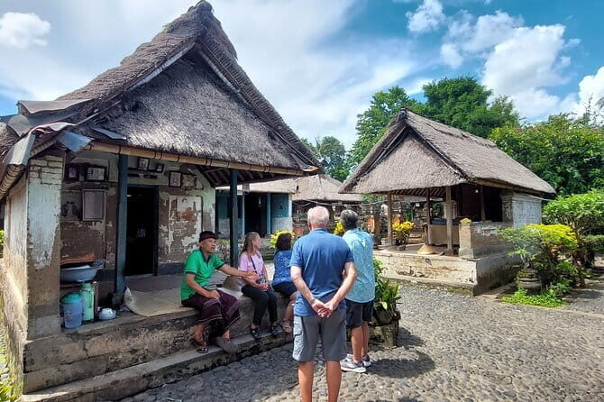 Private Tour Uluwatu Temple and Kecak Sunset Dance - Pantai Melasti Ungasan: a short stop with big coastal drama