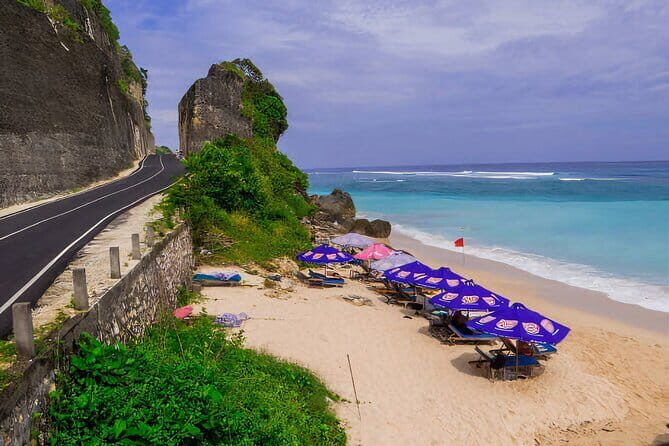 Private Tour Uluwatu Temple and Kecak Sunset Dance - Uluwatu Temple grounds: more than just a backdrop