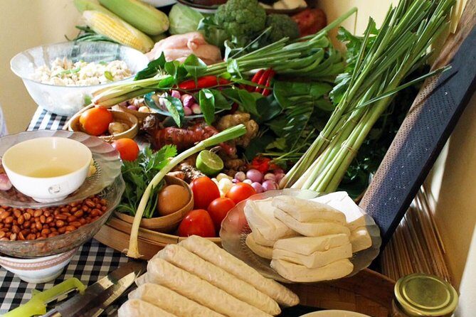 PRIVATE Ubud Market Tour & Balinese Cooking Class with Putu - The Cooking Lesson: Banana Leaf Parcels and Balinese Curry Mechanics