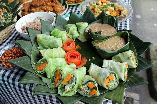 PRIVATE Ubud Market Tour & Balinese Cooking Class with Putu - Lunch in Putu’s Compound Home: Three Generations at the Table