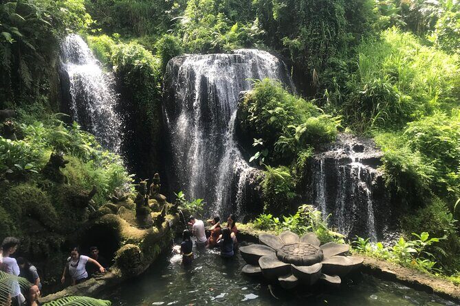 Purification Holy Bath at Beji Gria Waterfall - Purification at Beji Gria Waterfall: what actually happens