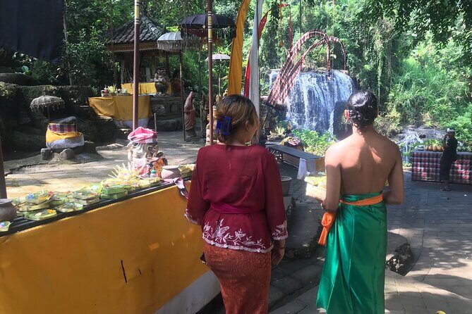 Purification Holy Bath at Beji Gria Waterfall - Stop 1: the priest-led start and the first holy bath for health balance