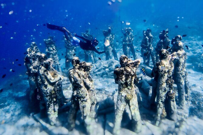 Snorkeling with turtle and statue in Gilis - Meeting Point on Gili Trawangan: Finding It Without Stress