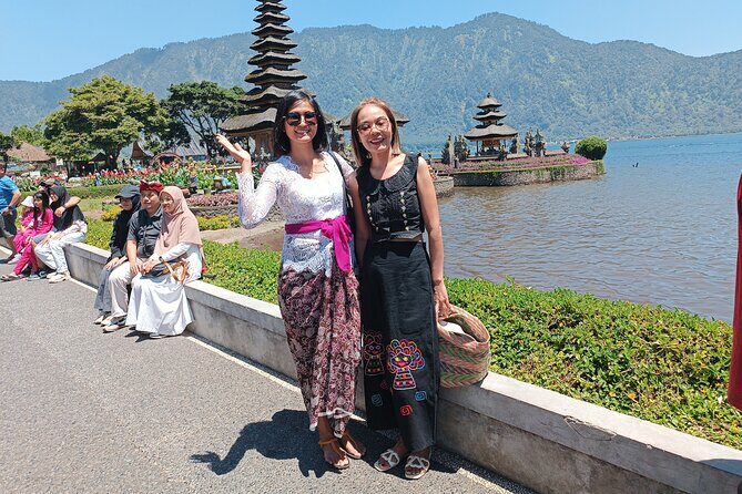 The Best Highlight Ubud Tour - Tirta Empul Temple: purification pools and careful steps