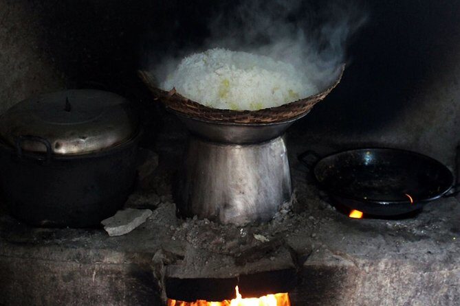 Traditional Balinese Home Dining Experience in Ubud with Putu - A Balinese family meal with Putu in Ubud