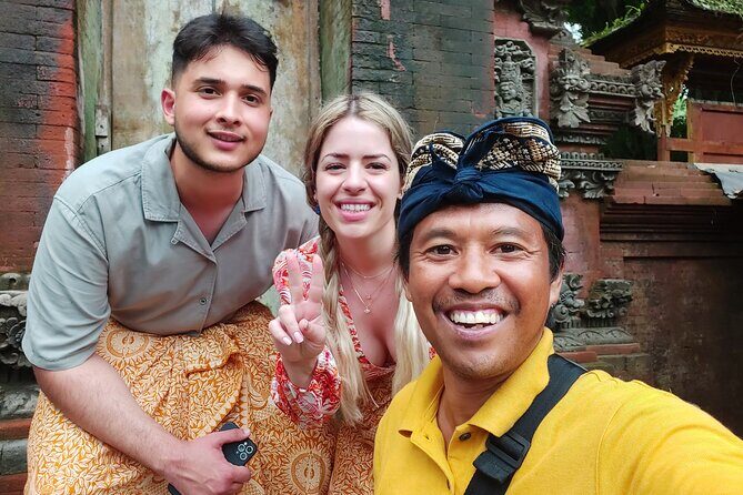 Ubud Bali Driver - Private Driver in Ubud - Stop 3: Tirta Empul Temple and the holy water ritual moment