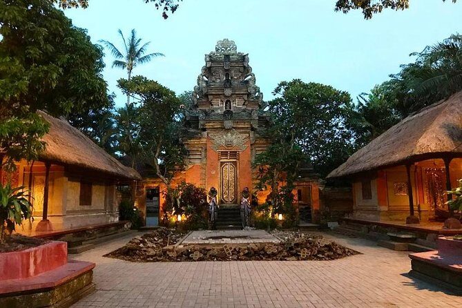 Ubud City Tour I: Monkey Forest, Ubud Palace, Art Market, and Waterfall - Ubud Palace (Puri Saren): what you get in 15 minutes