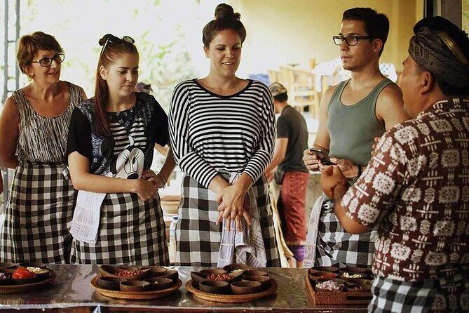 Ubud Cooking Class Bali with Balinese Chef - Market stop in Ubud Traditional Art Market: quick context, not a marathon